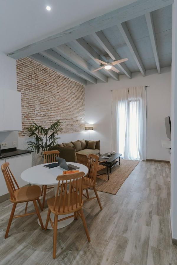 O&l Punonrostro Bright Minimalist Apartment Seville