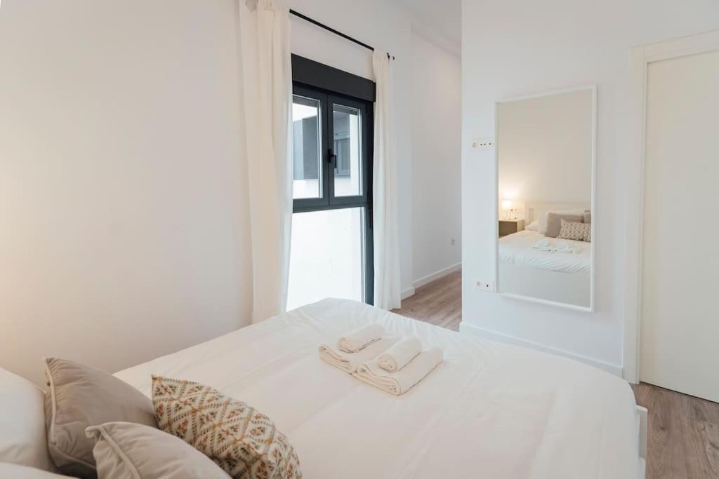 O&l Punonrostro Bright Minimalist Apartment Seville