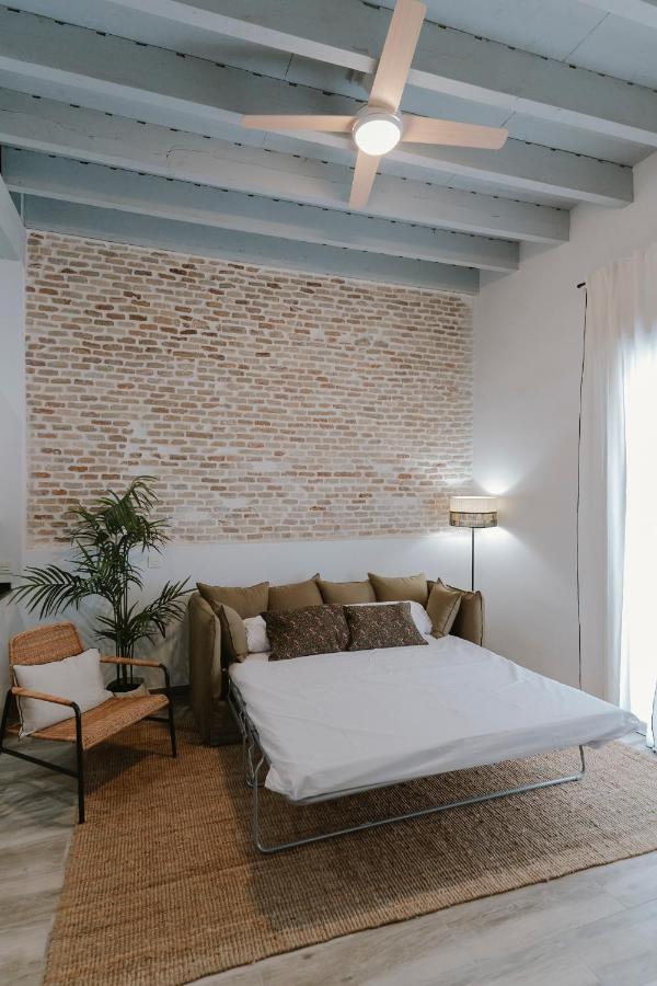 O&l Punonrostro Bright Minimalist Apartment Seville